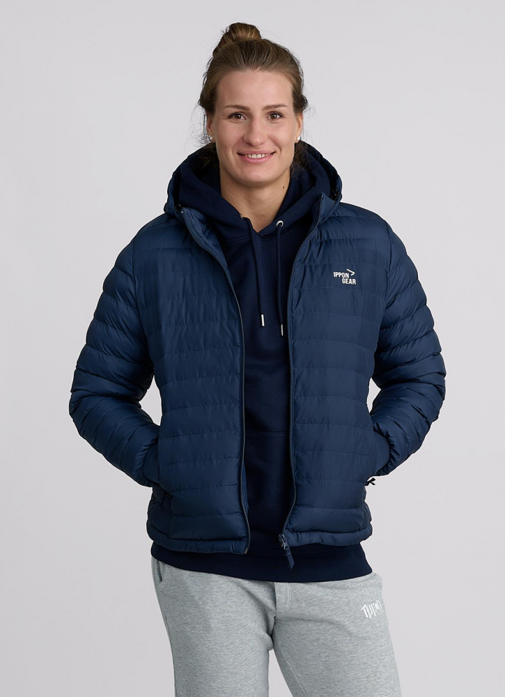 IPPONGEAR_Steppjacke_Essential_Women_nay_01.jpg