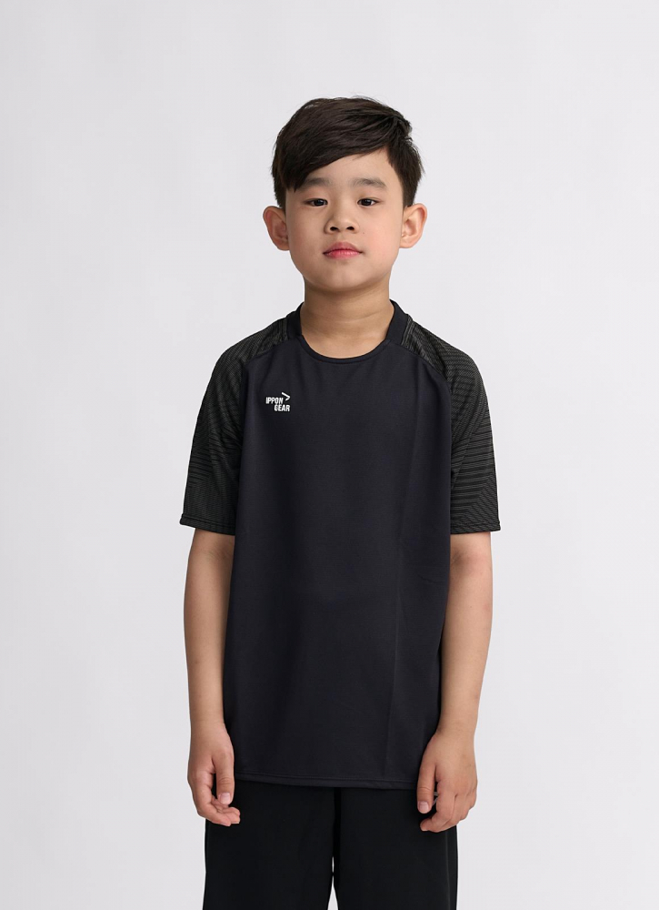 Tee_Performance_black_Kids_1.jpg