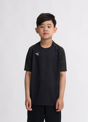 Tee_Performance_black_Kids_1.jpg