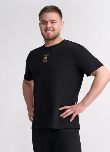 IPPONGEAR_DJB_Merch_T_Shirt_Men_black_Udsilauri_half.jpg