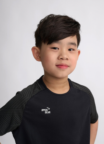 Tee_Performance_black_Kids_2.jpg